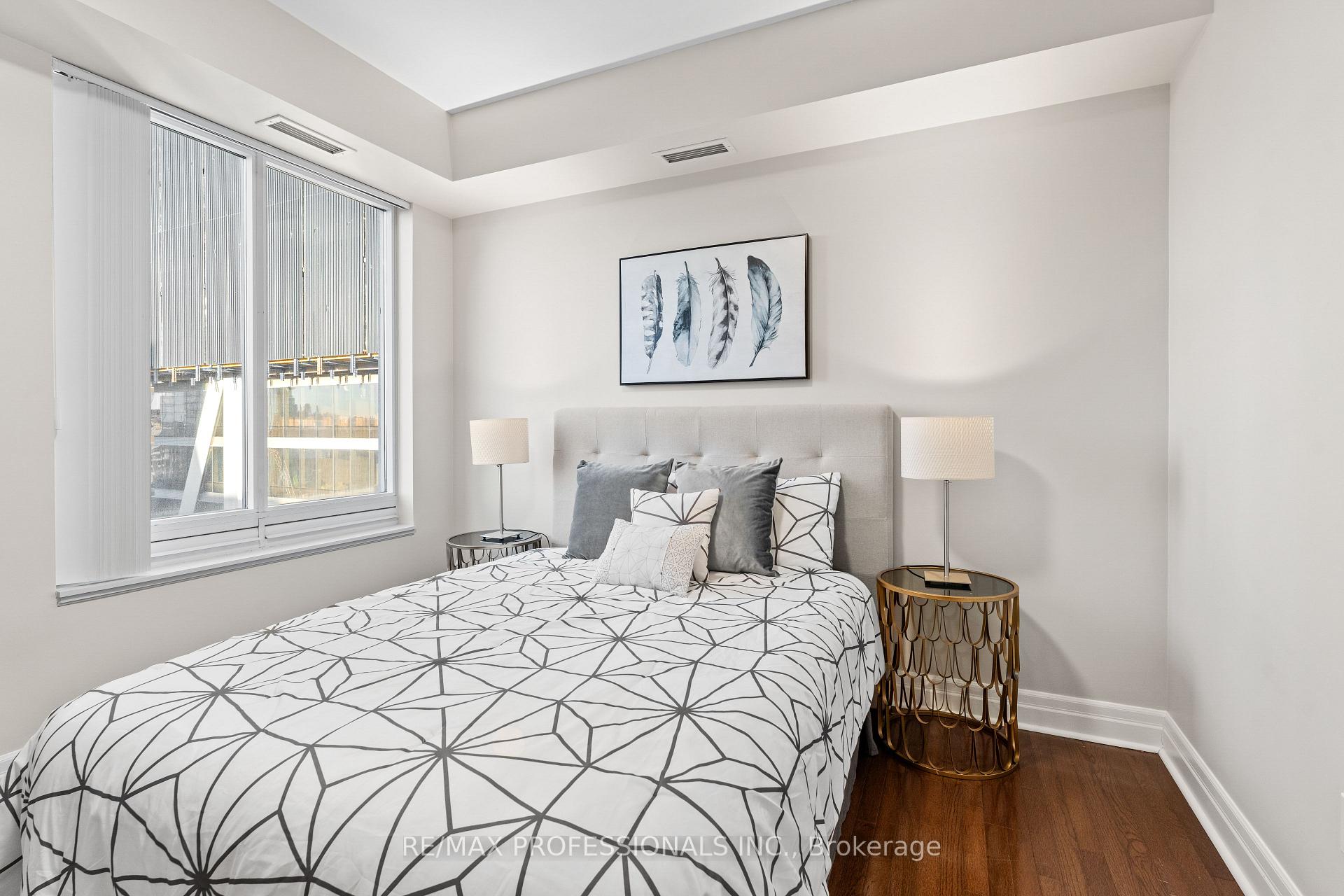 2 Bedrooms Condo at 35 Balmuto,  Toronto For sale