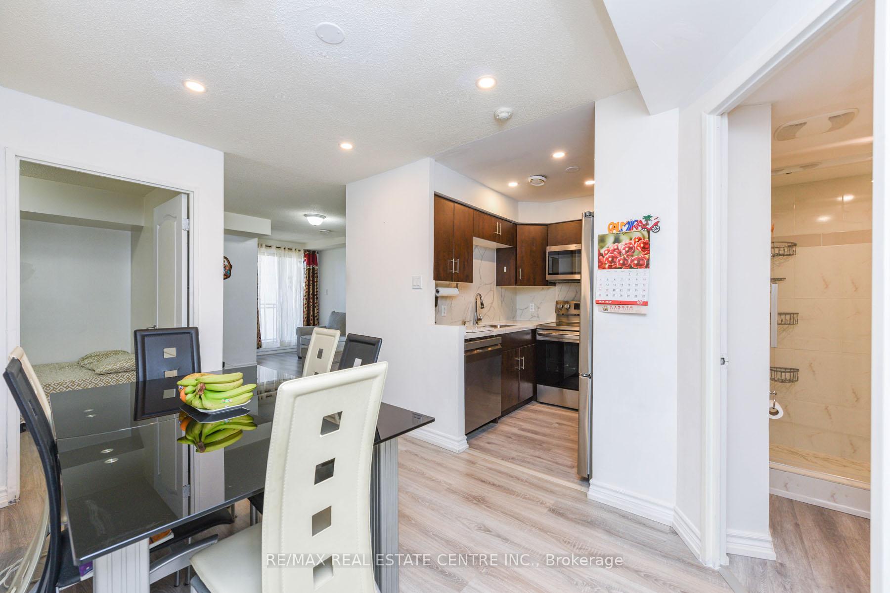 3 Bedrooms Condo at 7405 Goreway, Mississauga For sale