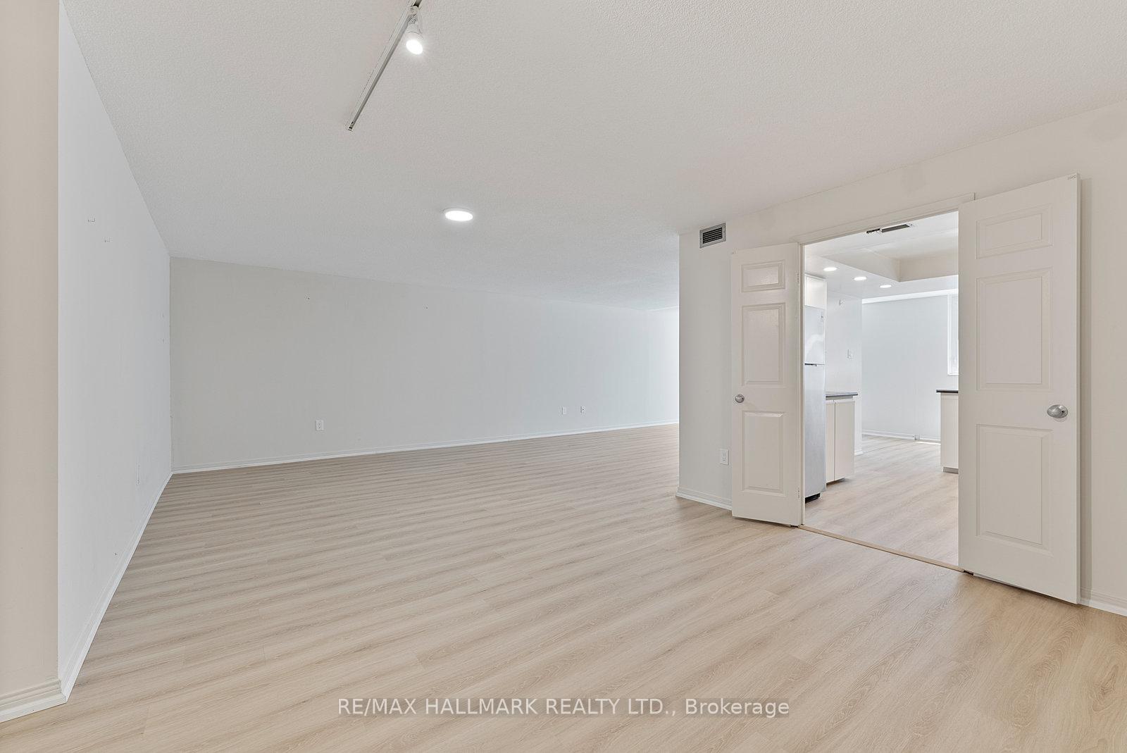 3 Bedrooms Condo at 360 Bloor, Toronto For sale