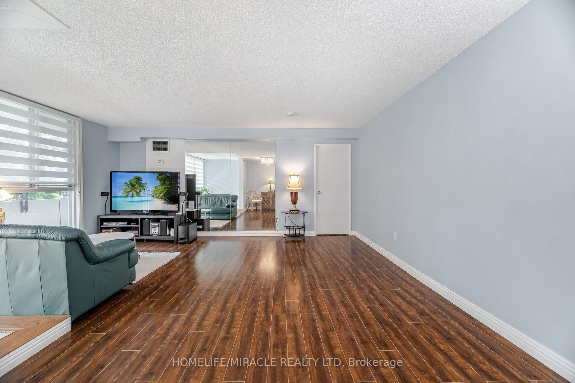 3 Bedrooms Condo at 1320 Mississauga valley, Mississauga For sale