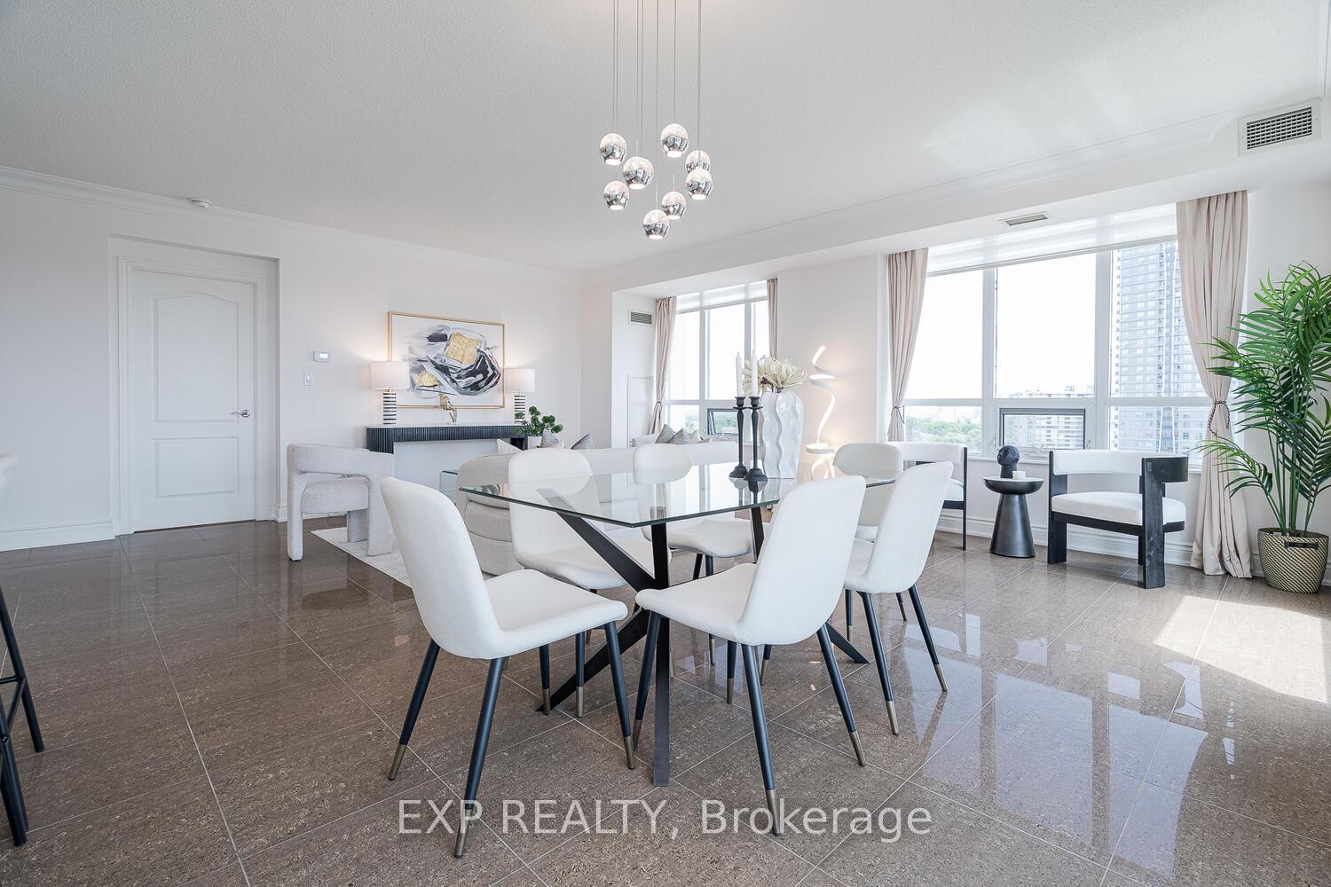 3 Bedrooms Condo at 88 Promenade, Vaughan For sale