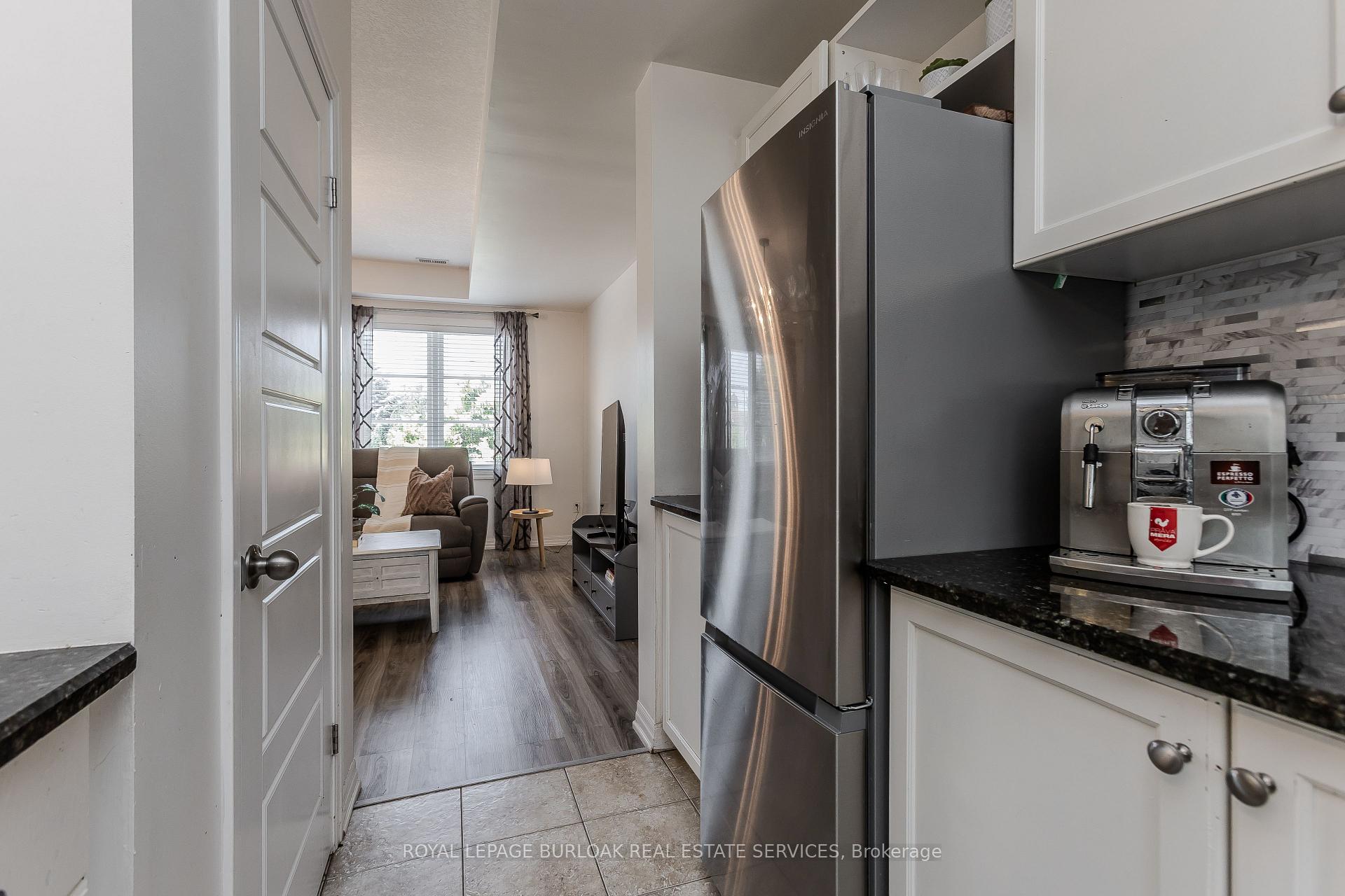 2 Bedrooms Condo at 70 Plains, Burlington For sale