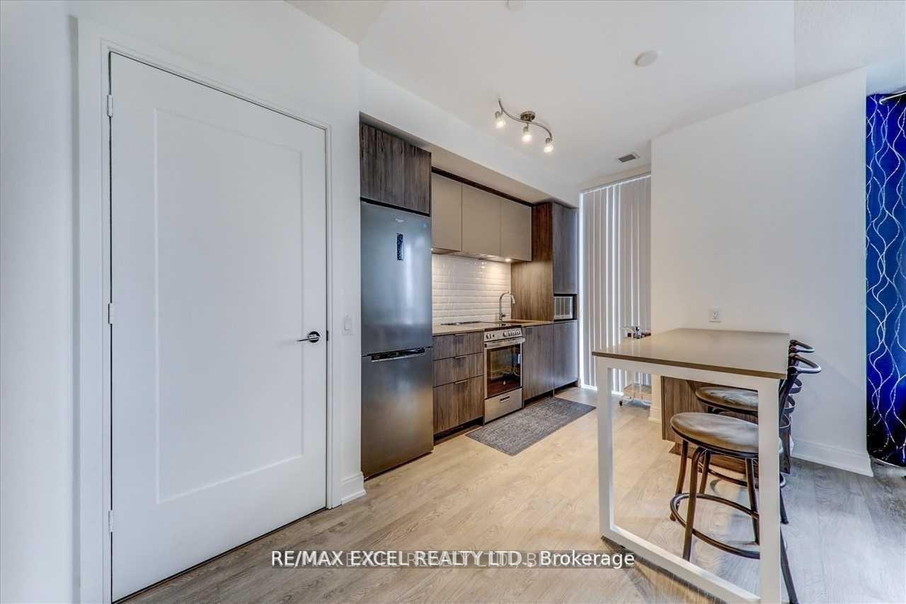 2 Bedrooms Condo at 70 Annie Craig, Toronto For sale
