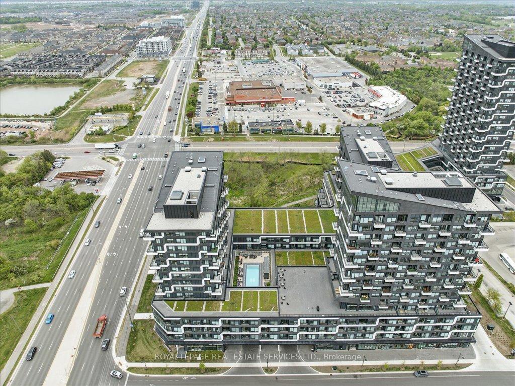 3 Bedrooms Condo at 2489 Taunton, Oakville For sale