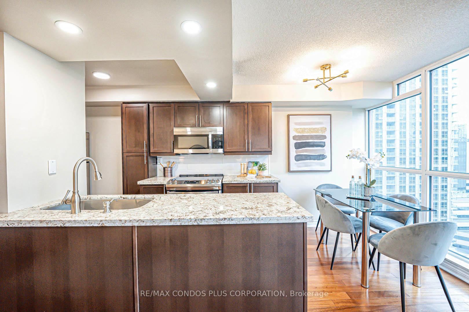 2 Bedrooms Condo at 736 Bay,  Toronto For sale