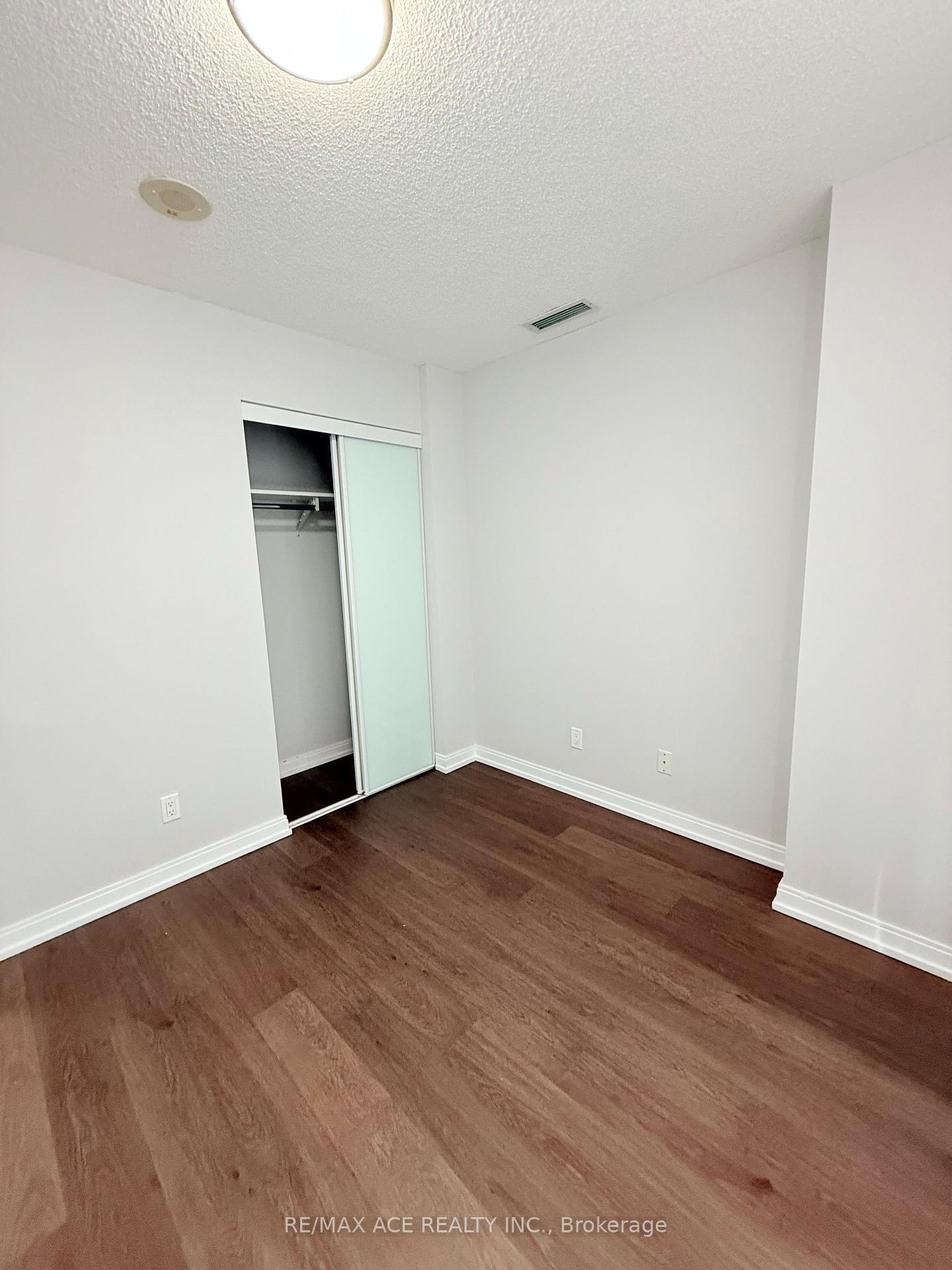 1 Bedroom Condo at 255 Village Green, Toronto For sale