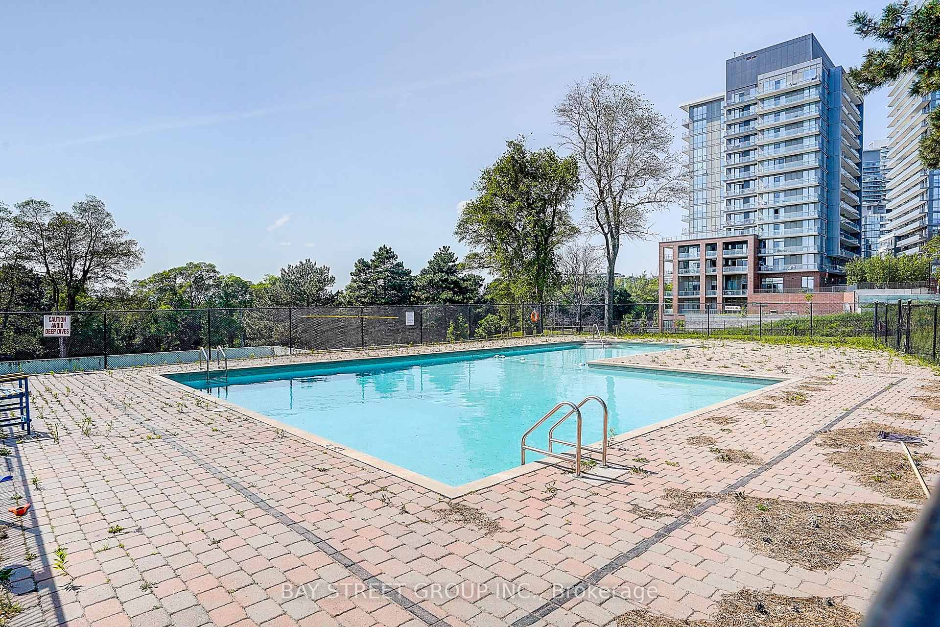 2 Bedrooms Condo at 10 Parkway Forest, Toronto For sale
