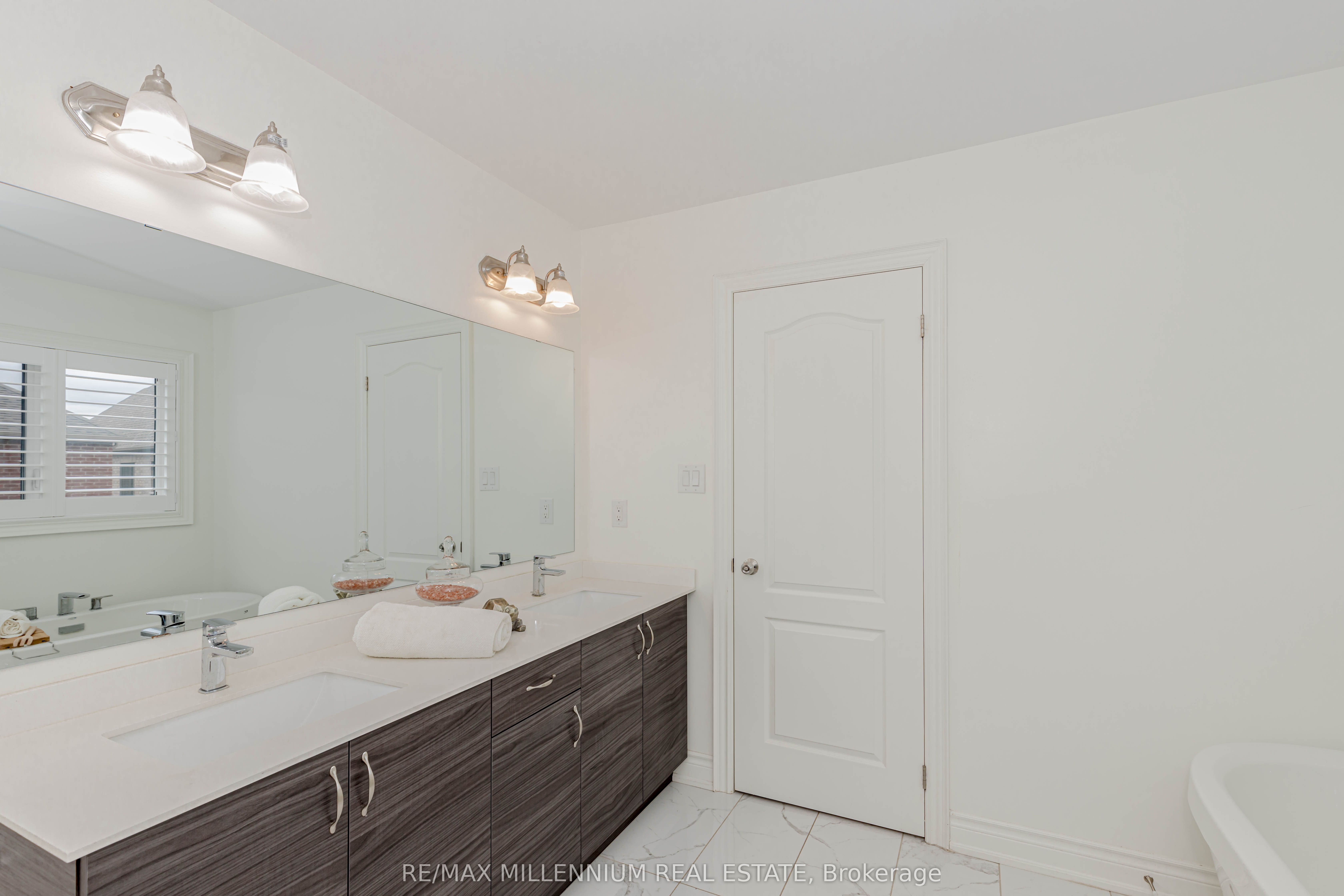 1238 Bowell Crescent