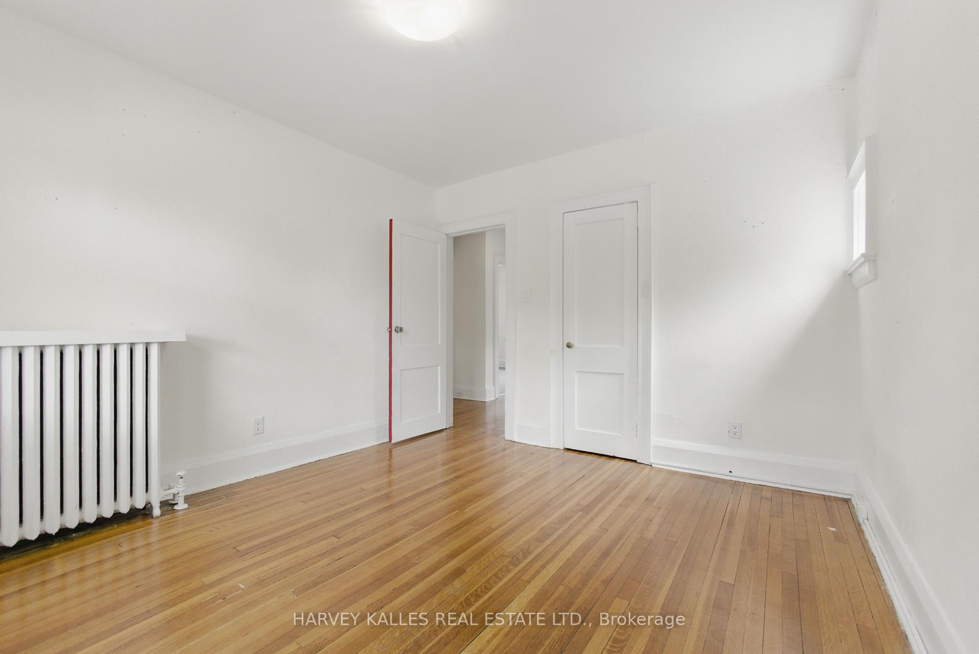 24 Yonge Boulevard