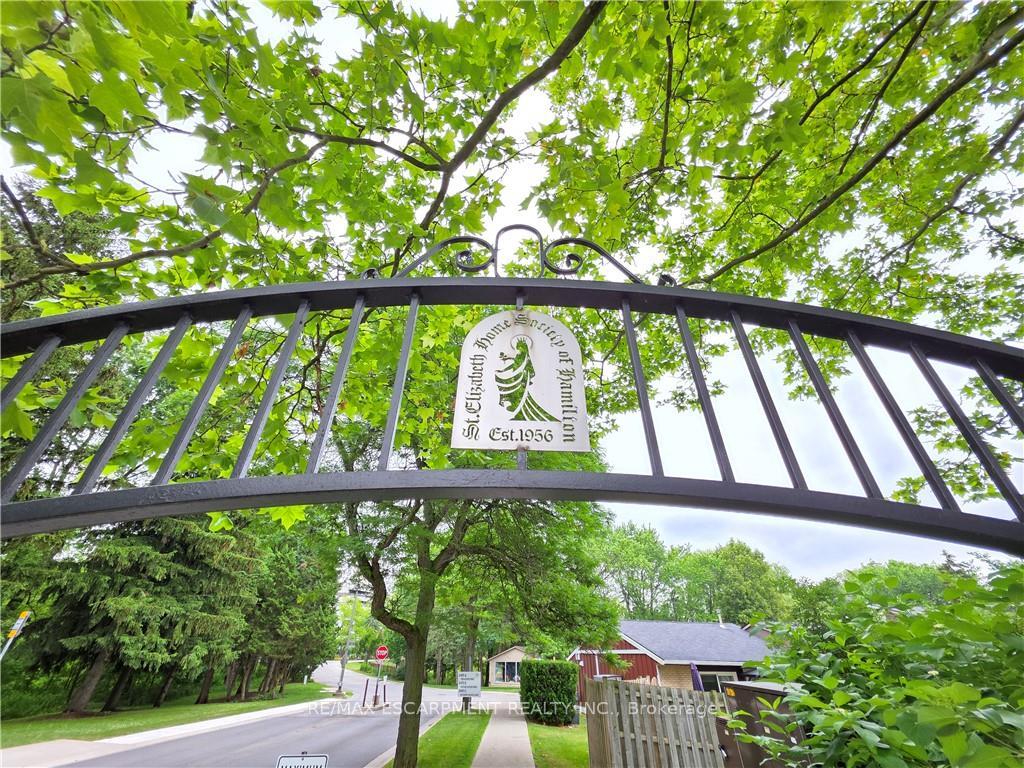 2 Bedrooms Condo at 1 Szollosy, Hamilton For sale