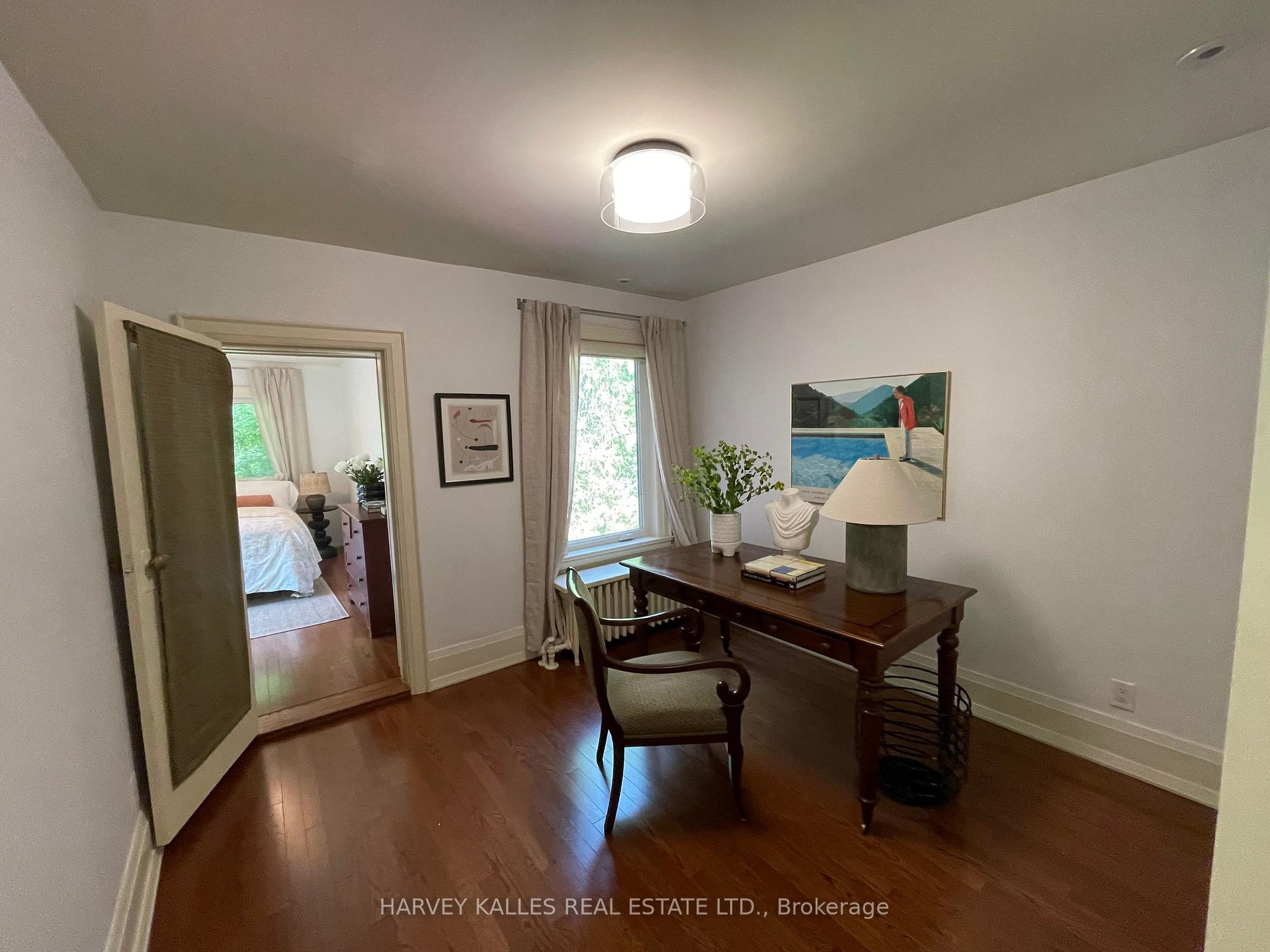 8 Edgewood Crescent