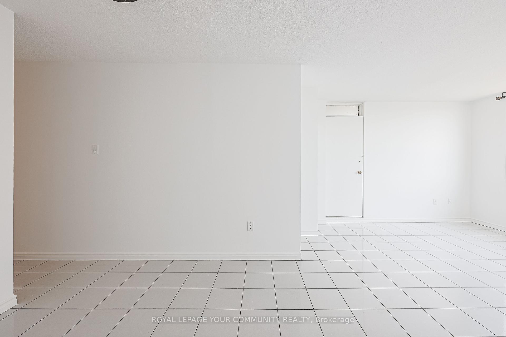 2 Bedrooms Condo at 10 Tobermory, Toronto For sale