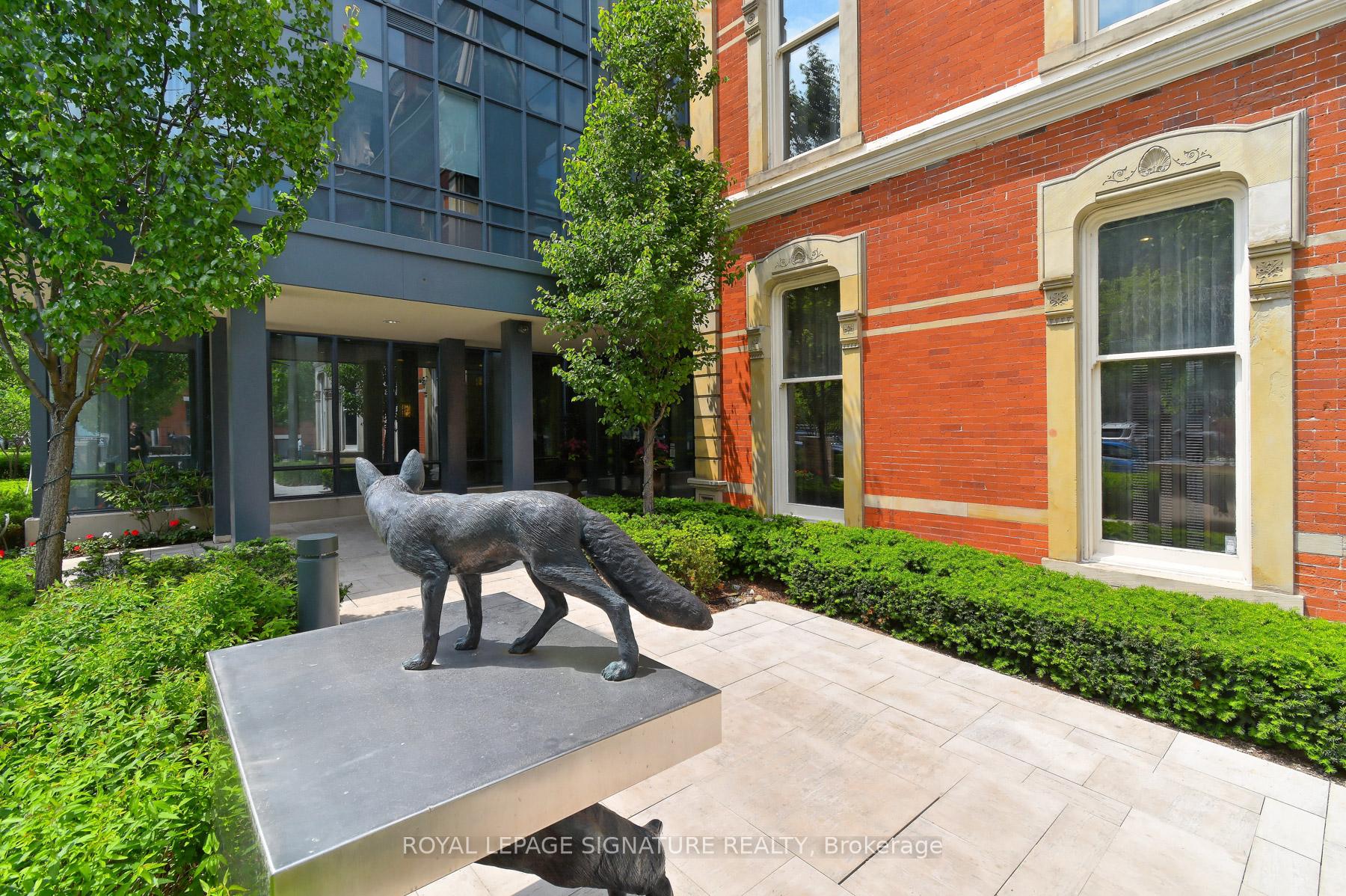 2 Bedrooms Condo at 28 Linden, Toronto For sale