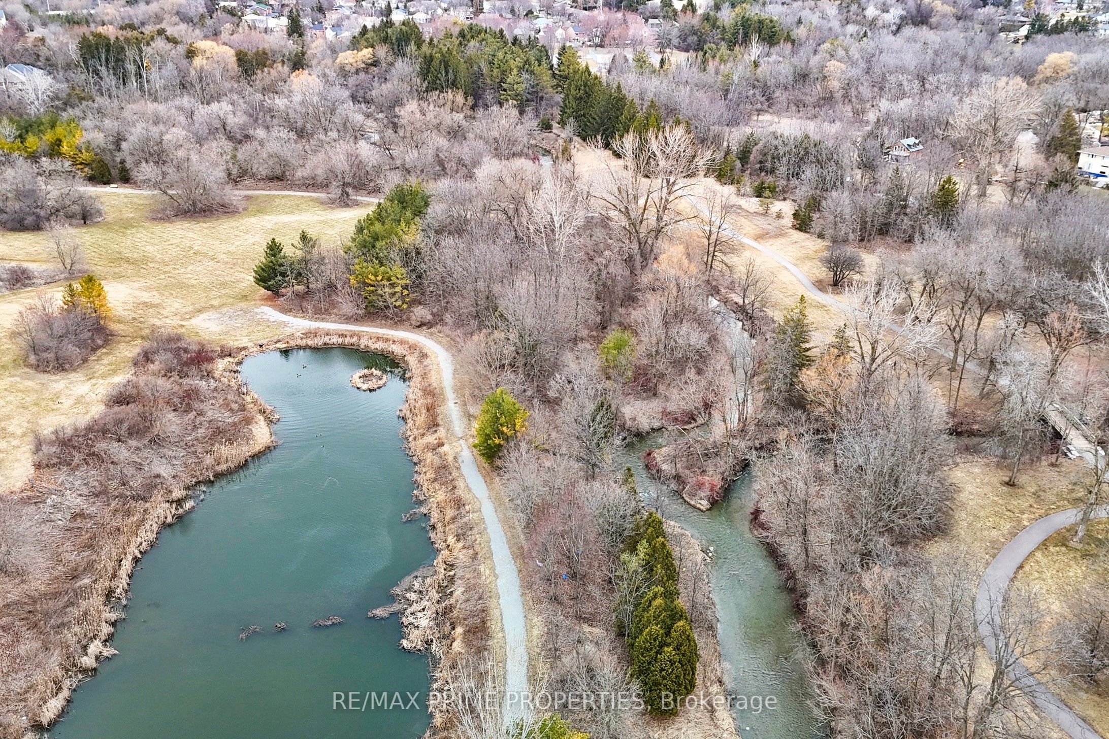 32 KENNETT Drive