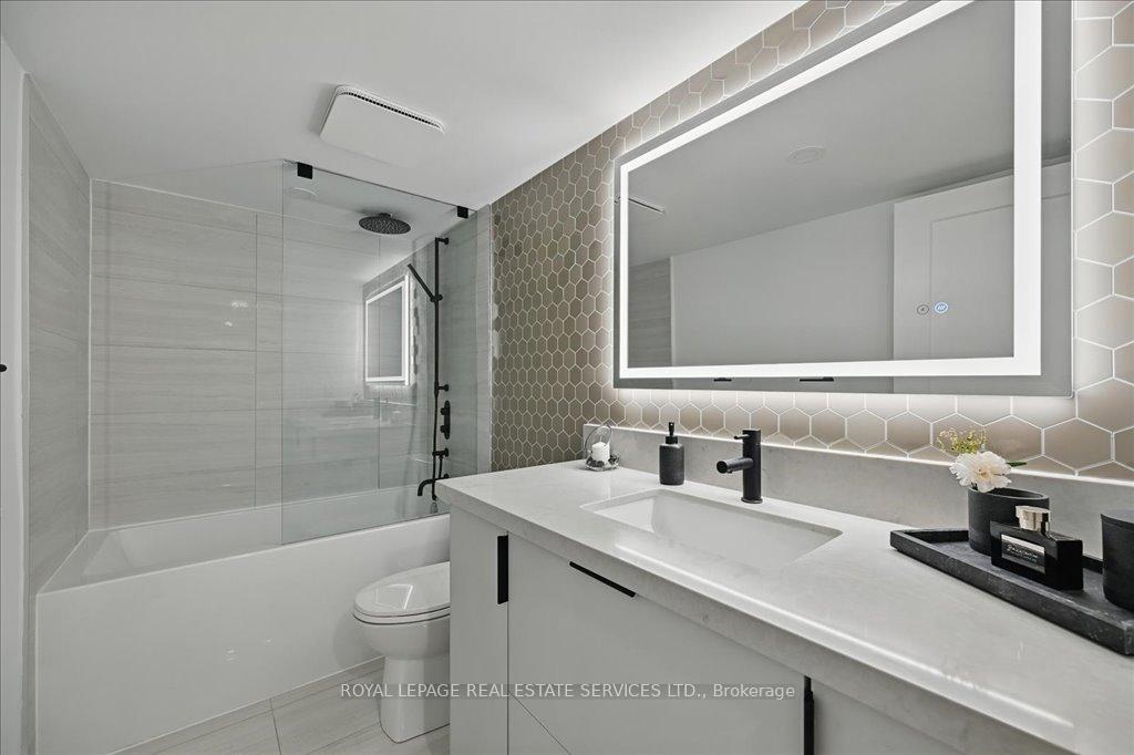 3 Bedrooms Condo at 2489 Taunton, Oakville For sale