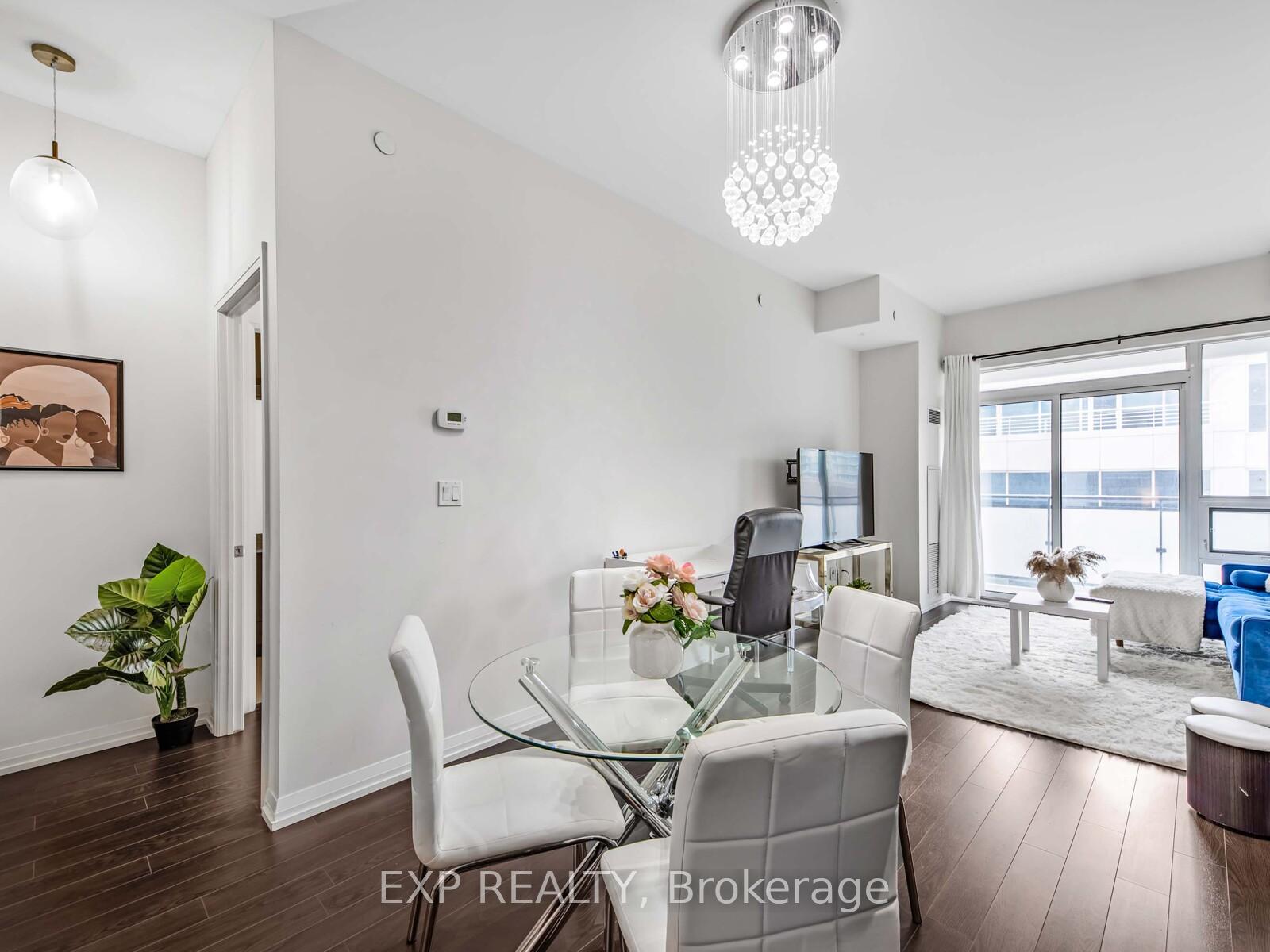 2 Bedrooms Condo at 460 Adelaide, Toronto For sale