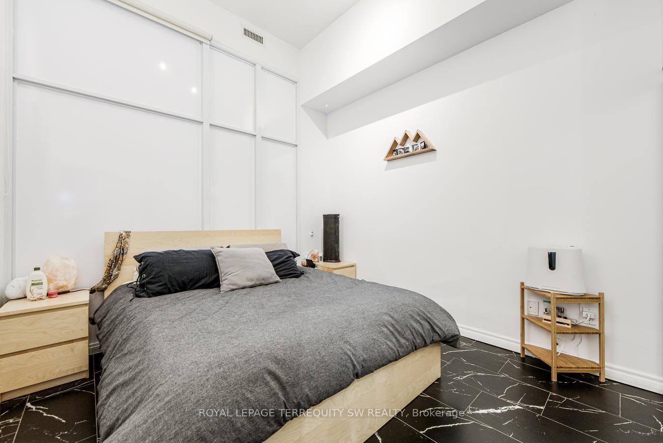 2 Bedrooms Condo at 618 A Fleet, Toronto For sale