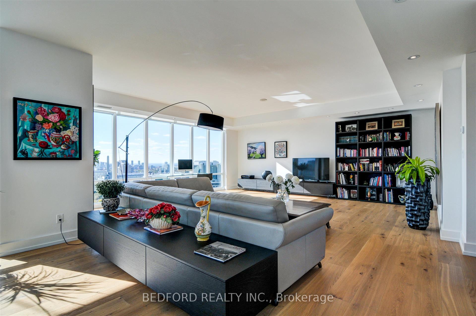 3 Bedrooms Condo at 1 Bedford,  Toronto For sale