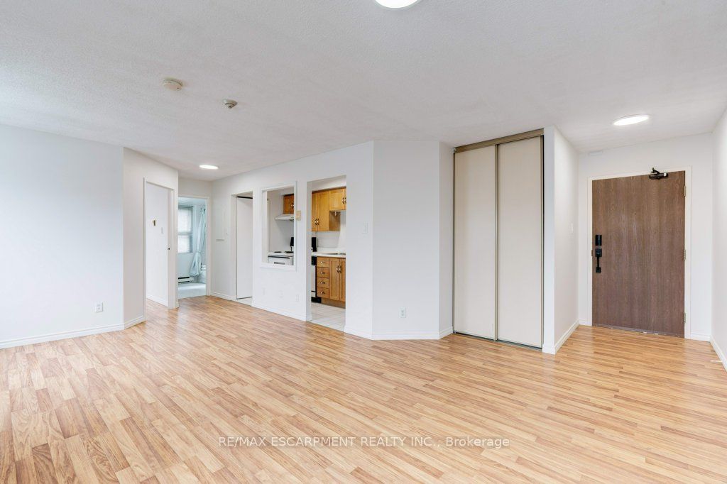 175 Hunter Street E, #207