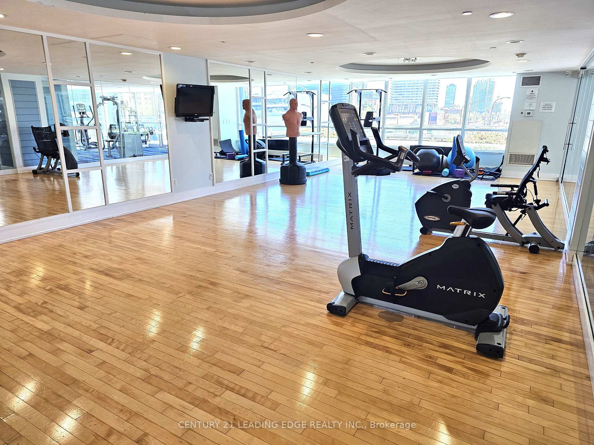 2 Bedrooms Condo at 18 Yonge, Toronto For sale