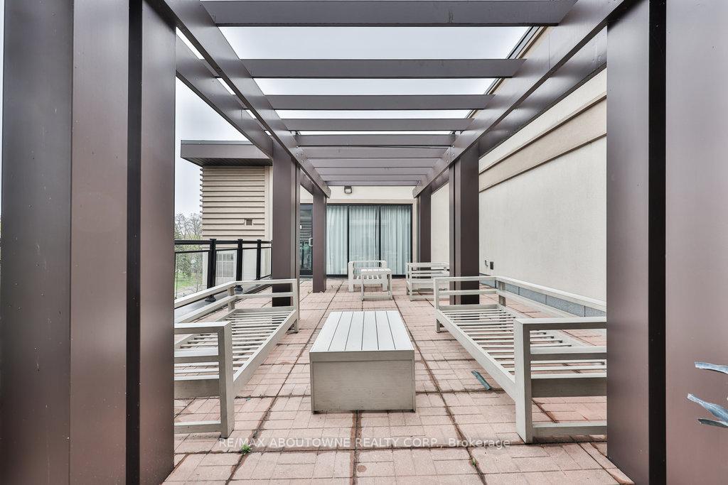 2 Bedrooms Condo at 128 Garden, Oakville For sale