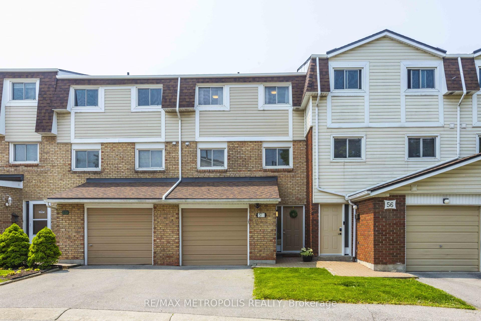 3 Bedrooms Condo at 11 Harrisford, Hamilton For sale