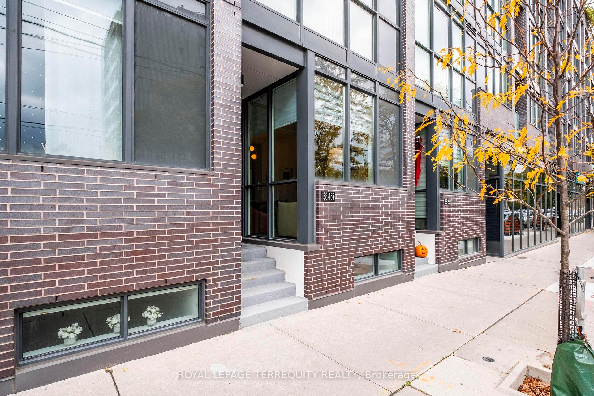 3 Bedrooms Condo at 38 Howard Park,  Toronto For sale