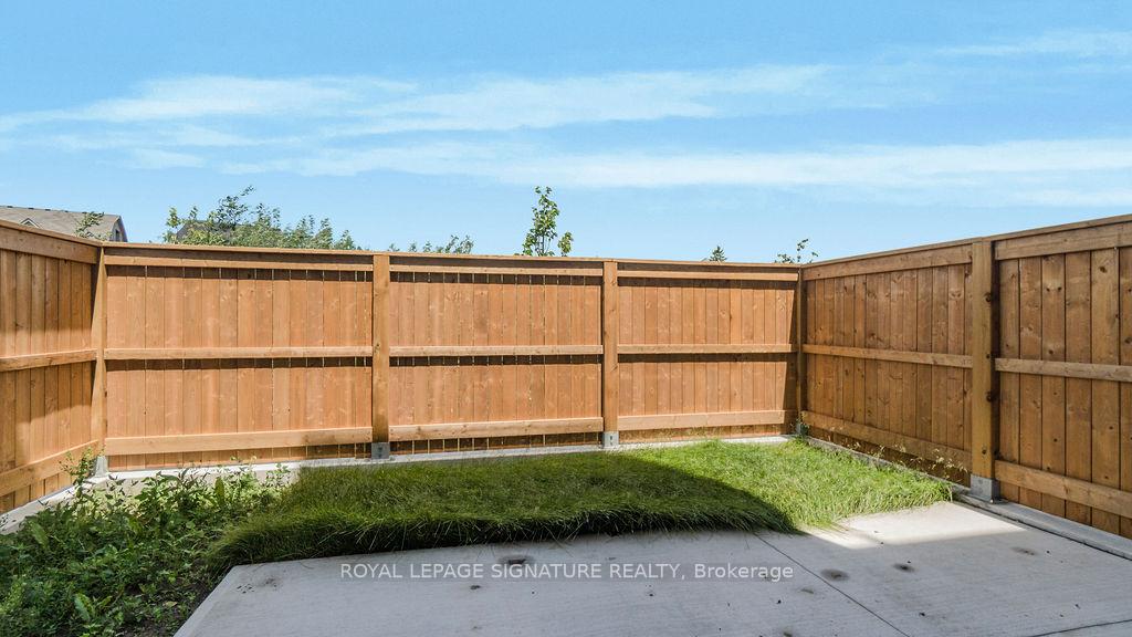 2 Bedrooms Condo at 3025 Trailside, Oakville For sale