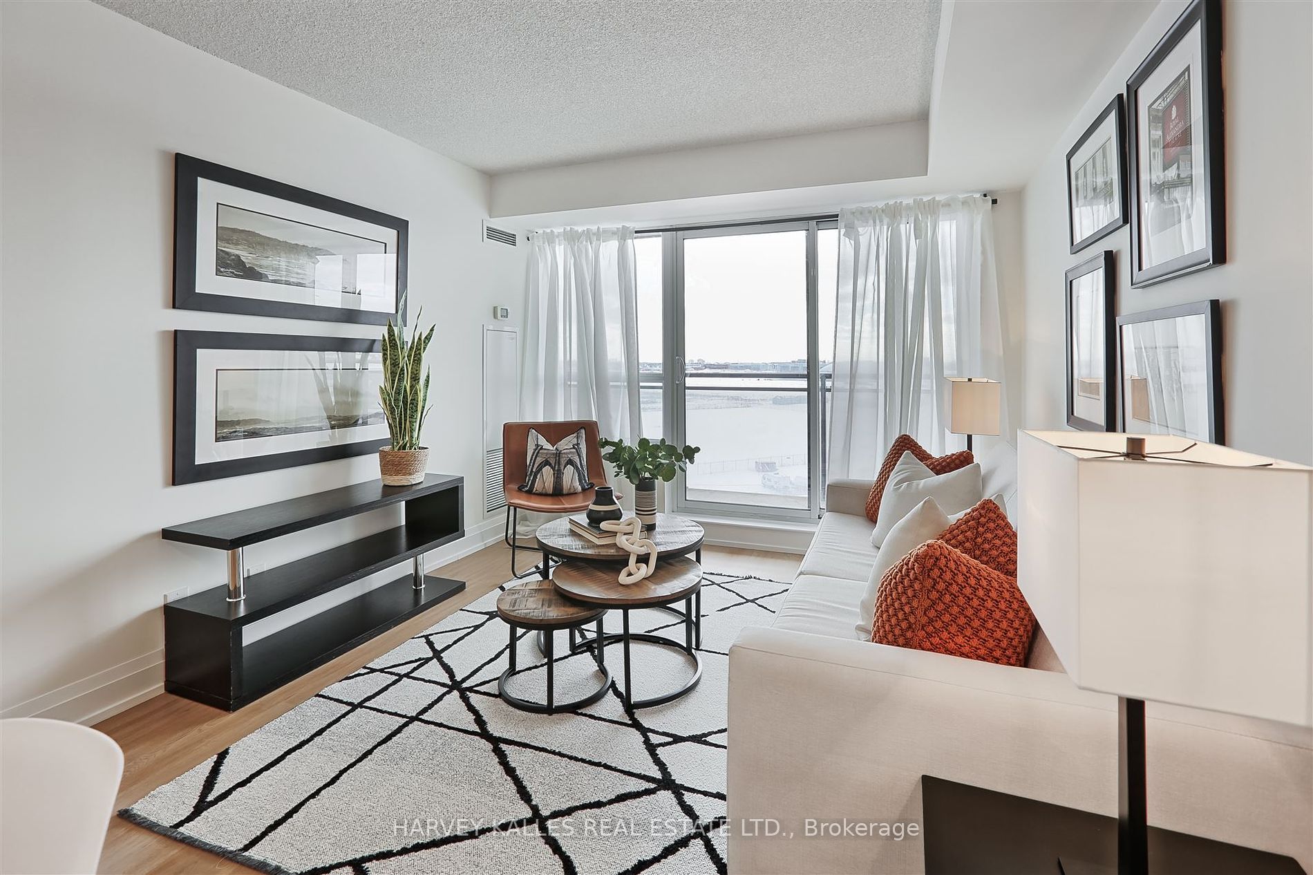 1070 Sheppard Avenue W 912