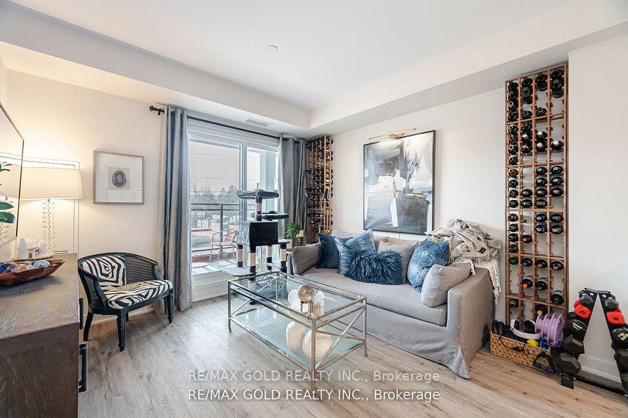 2 Bedrooms Condo at 320 Plains,  Burlington For sale