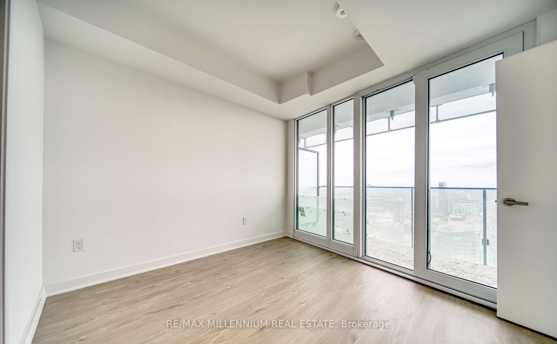 2 Bedrooms Condo at 3900 Confederation, Mississauga For sale