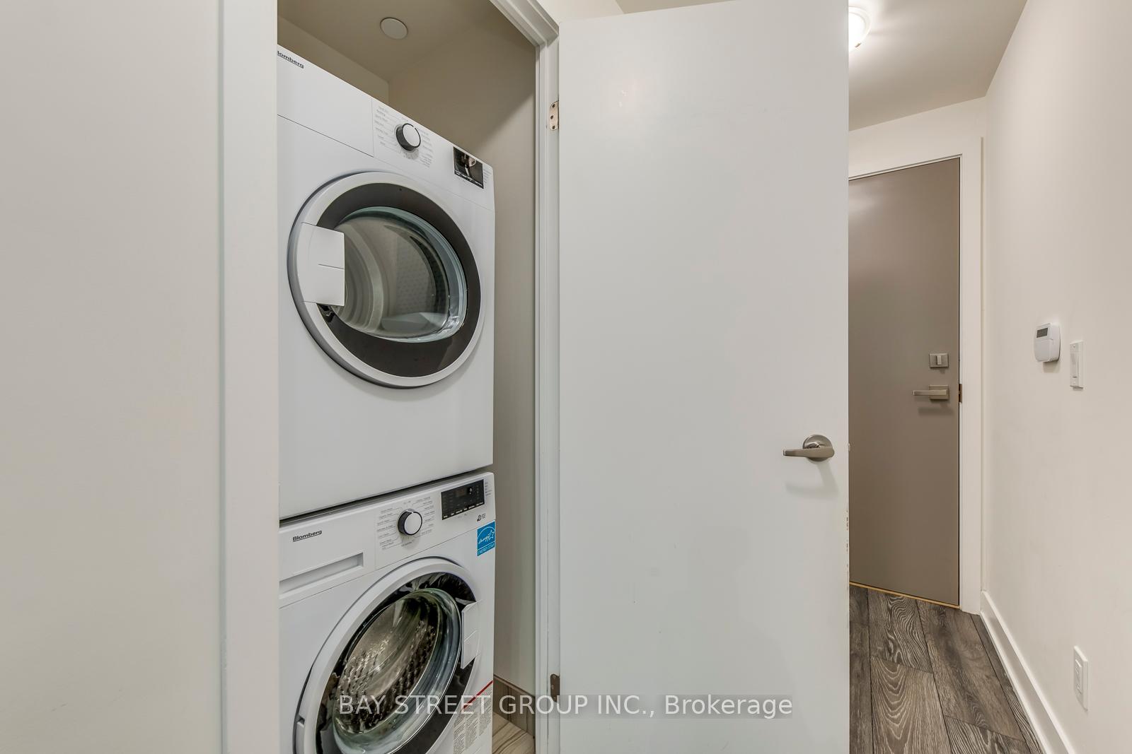 2 Bedrooms Condo at 188 Fairview Mall, Toronto For sale