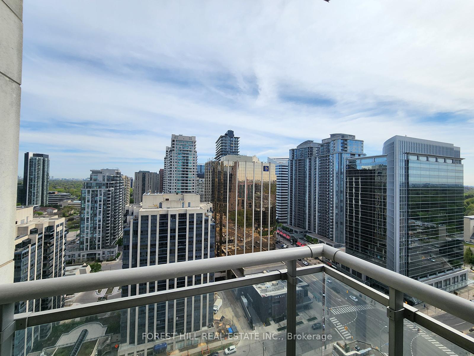 3 Bedrooms Condo at 21 Hillcrest, Toronto For sale