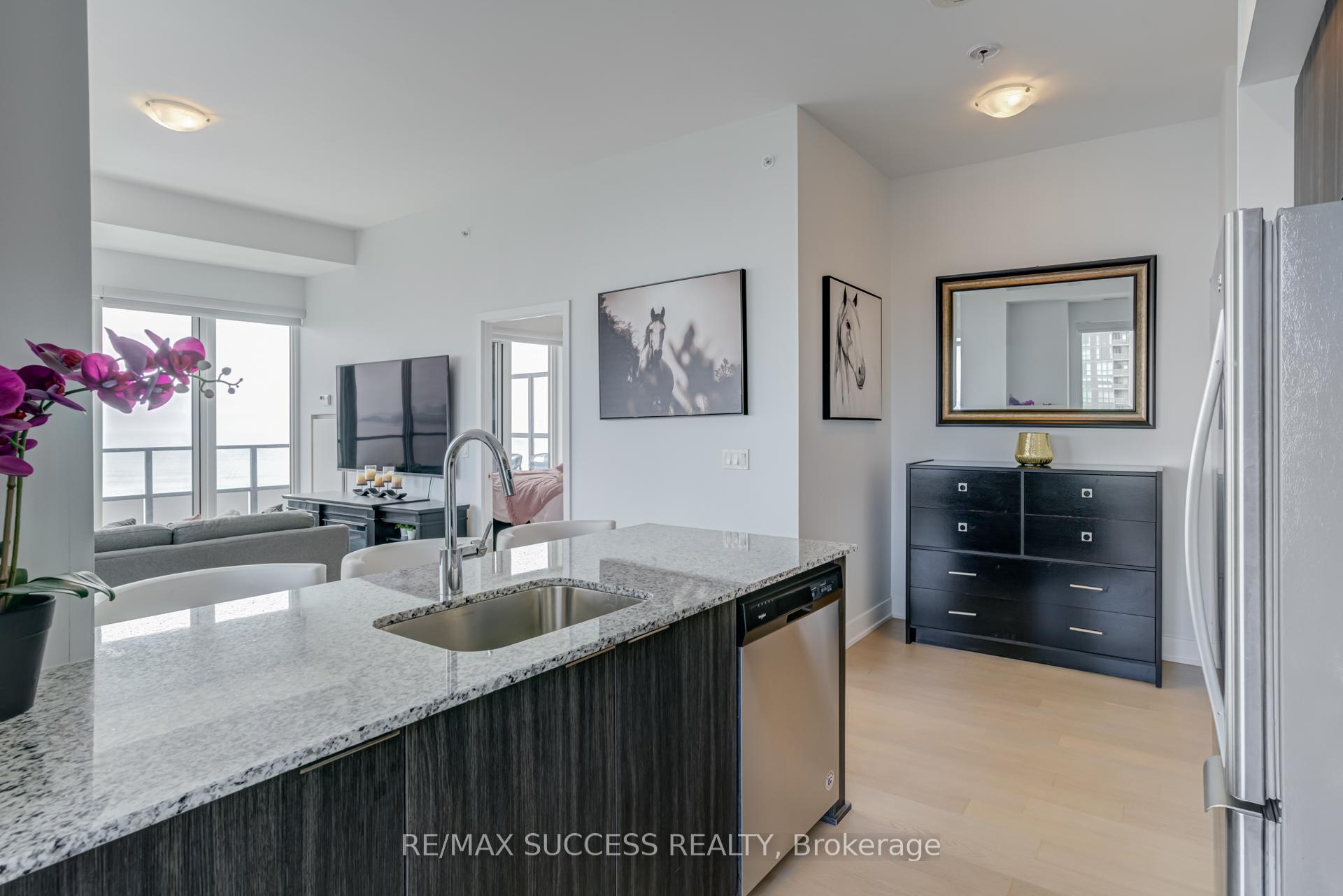 3 Bedrooms Condo at 20 Shore breeze, Toronto For sale