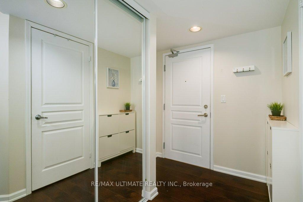 1 Bedroom Condo at 140 Simcoe, Toronto For sale