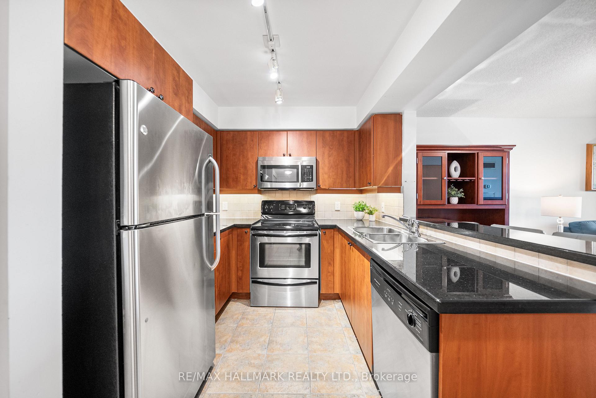 2 Bedrooms Condo at 3830 Bathurst, Toronto For sale