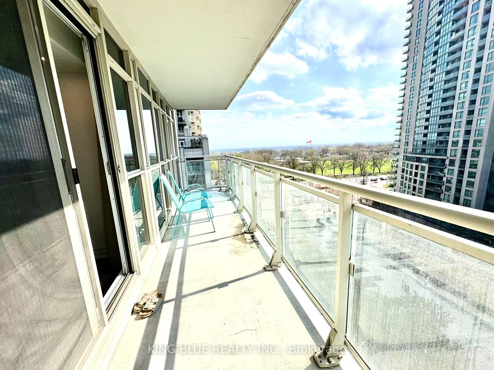 3 Bedrooms Condo at 35 Bastion,  Toronto For sale
