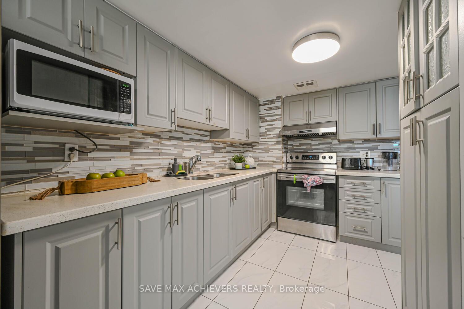 3 Bedrooms Condo at 21 Markbrook, Toronto For sale