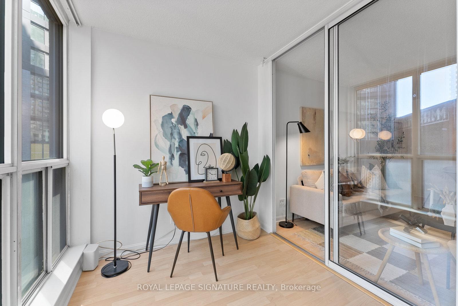 2 Bedrooms Condo at 24 Wellesley, Toronto For sale