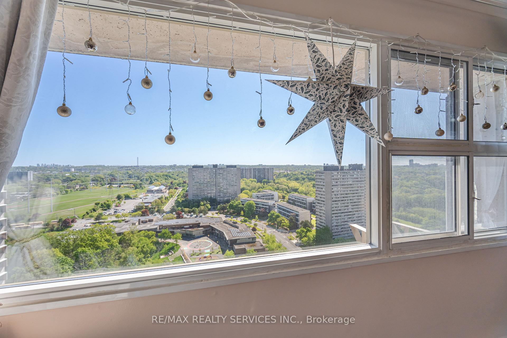 2 Bedrooms Condo at 715 Don Mills, Toronto For sale
