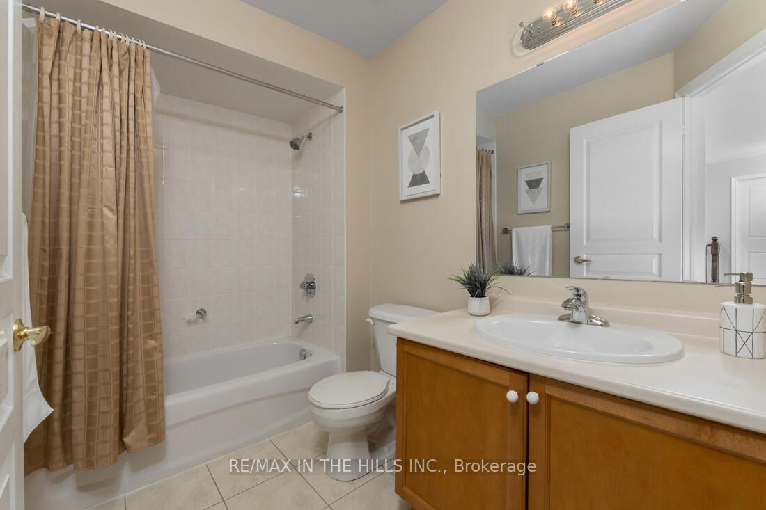 #27 - 2165 Stavebank Road, Mississauga, ON L5C 1T3