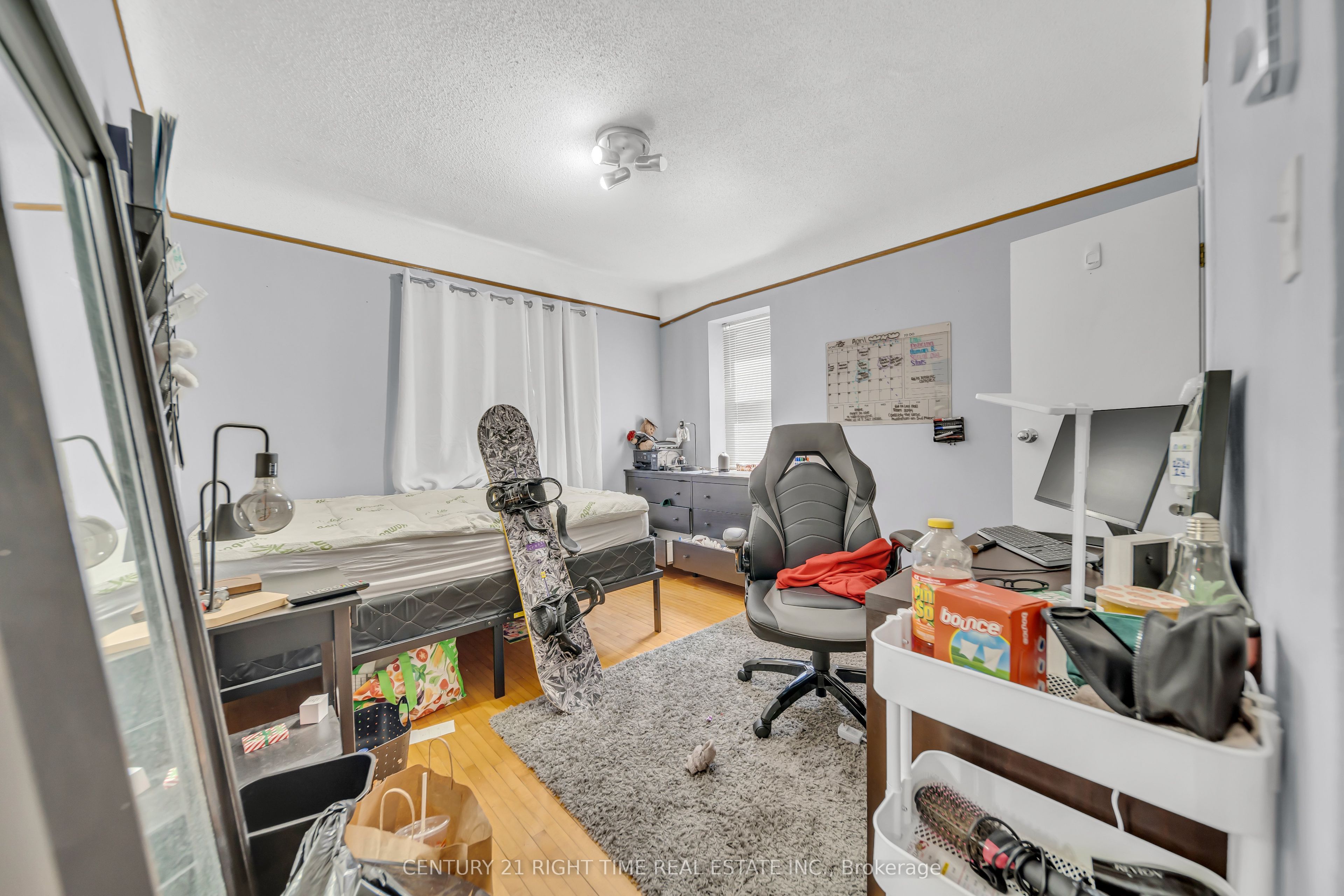 24 Columbia Street W