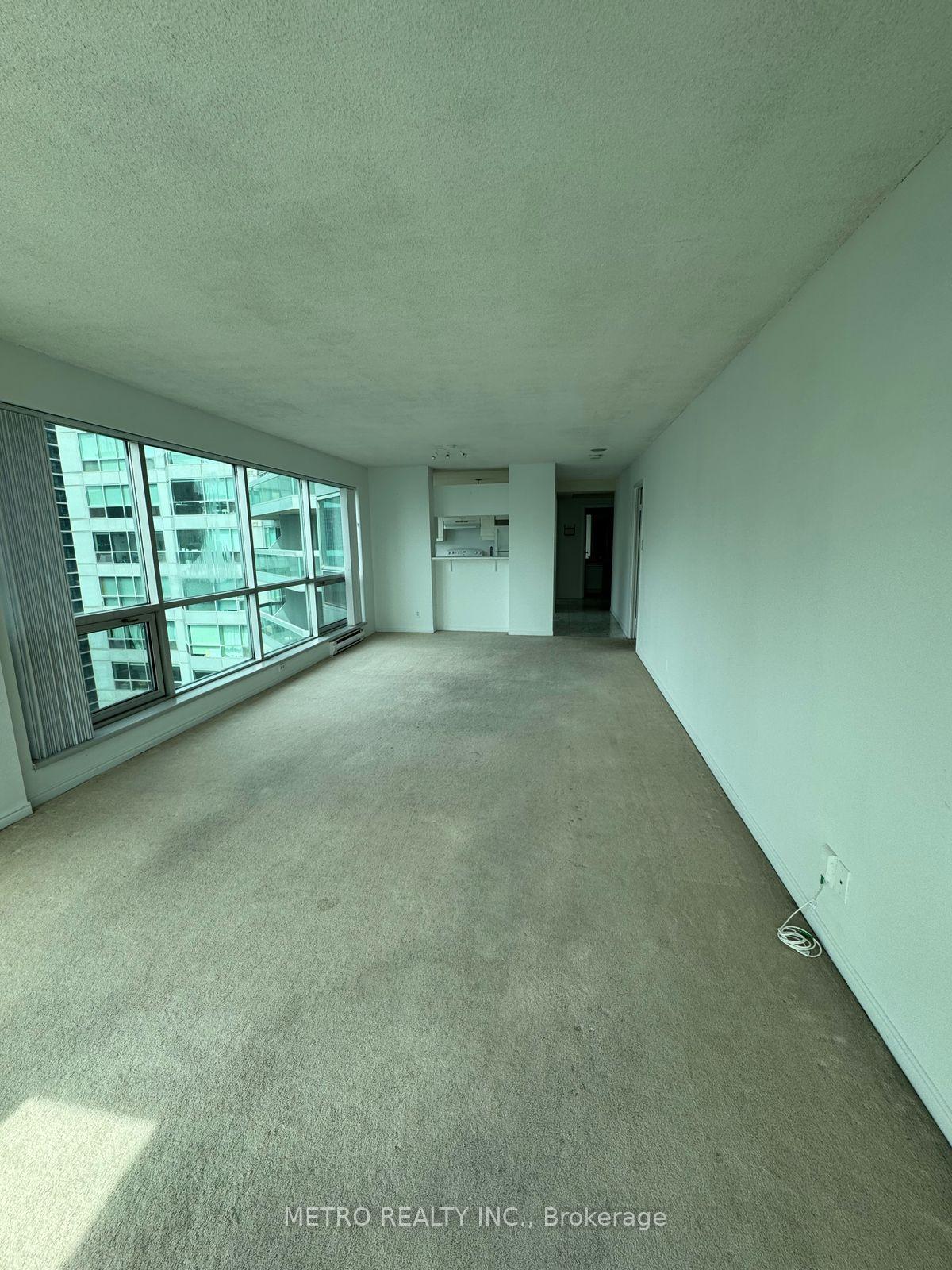 2 Bedrooms Condo at 10 Yonge, Toronto For sale