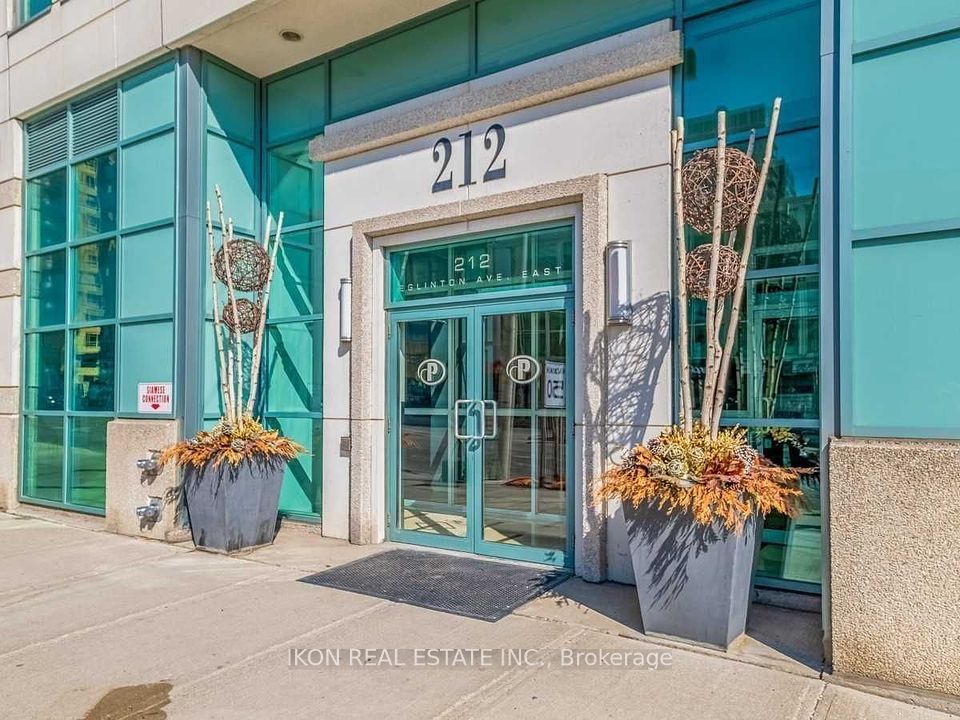212 EGLINTON