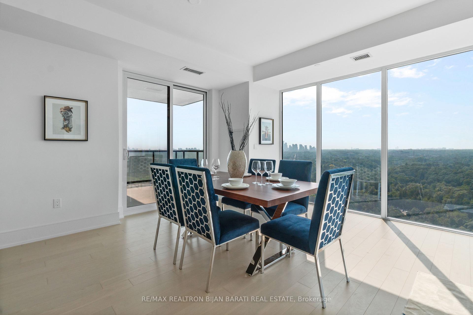 3 Bedrooms Condo at 10 Inn On The Park, Toronto For sale