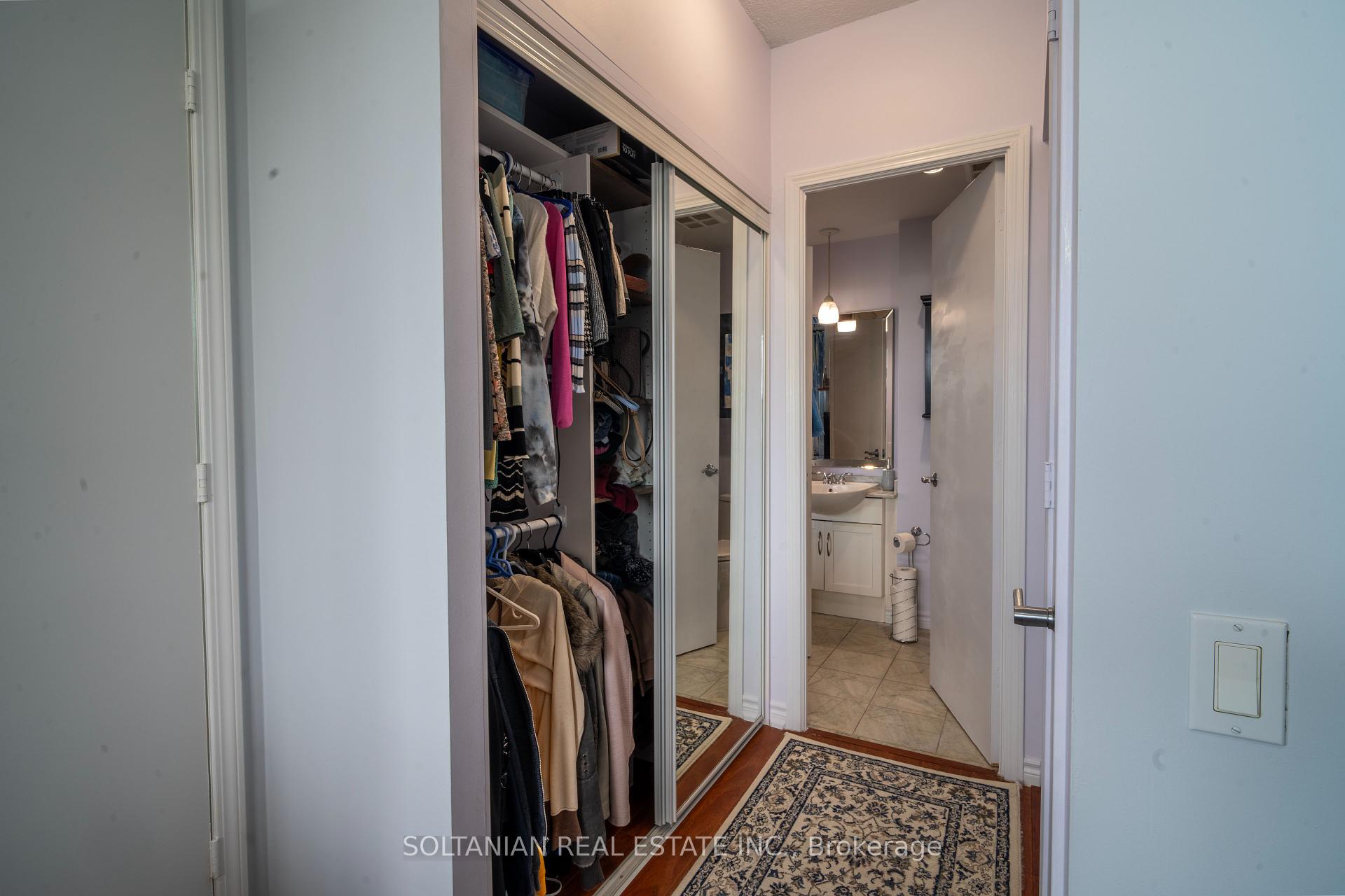 2 Bedrooms Condo at 60 Byng, Toronto For sale