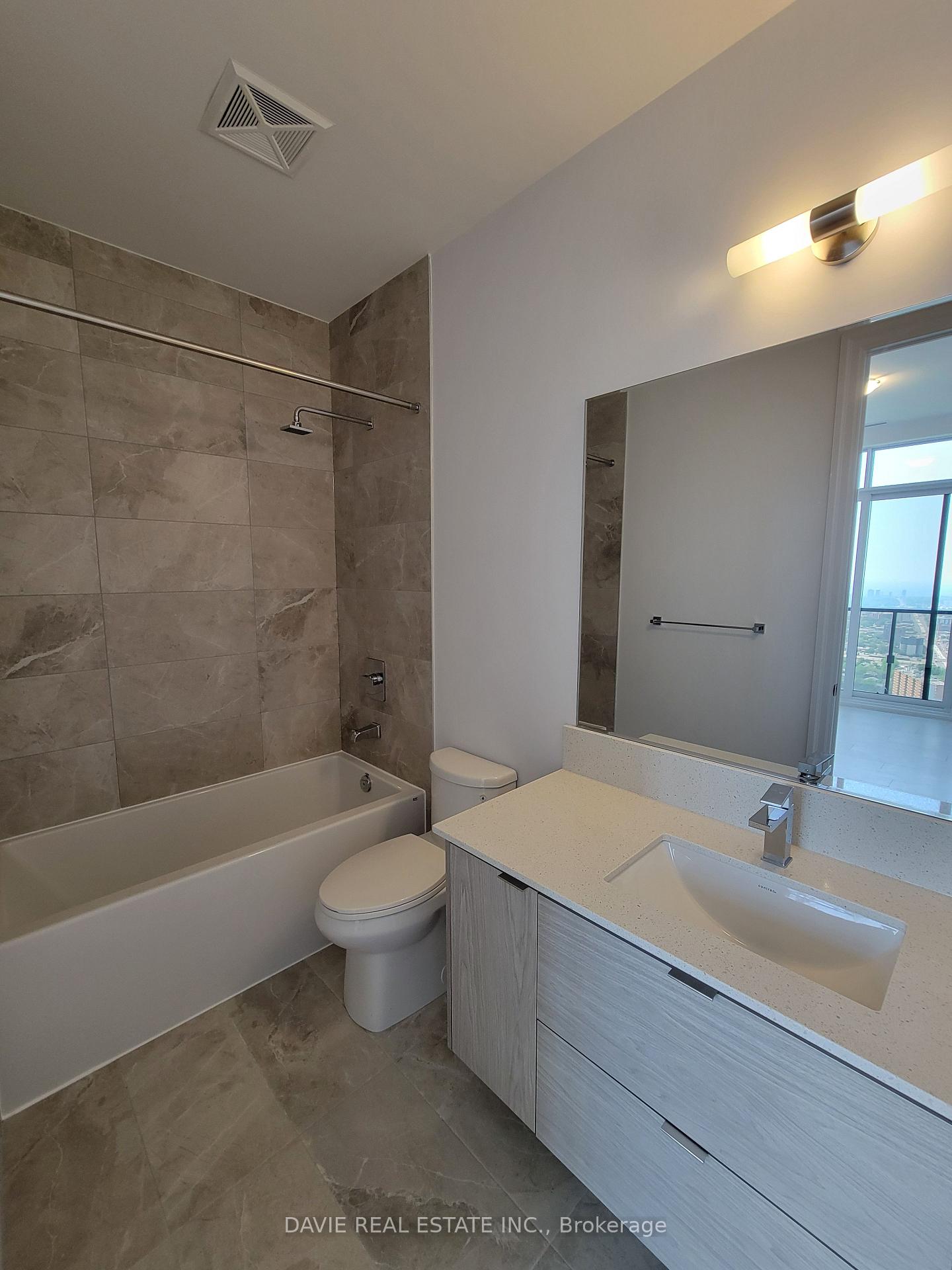 2 Bedrooms Condo at 30 Elm, Mississauga For sale