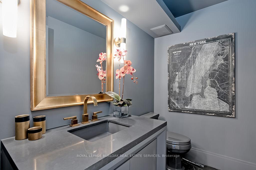 2 Bedrooms Condo at 2190 Lakeshore, Burlington For sale