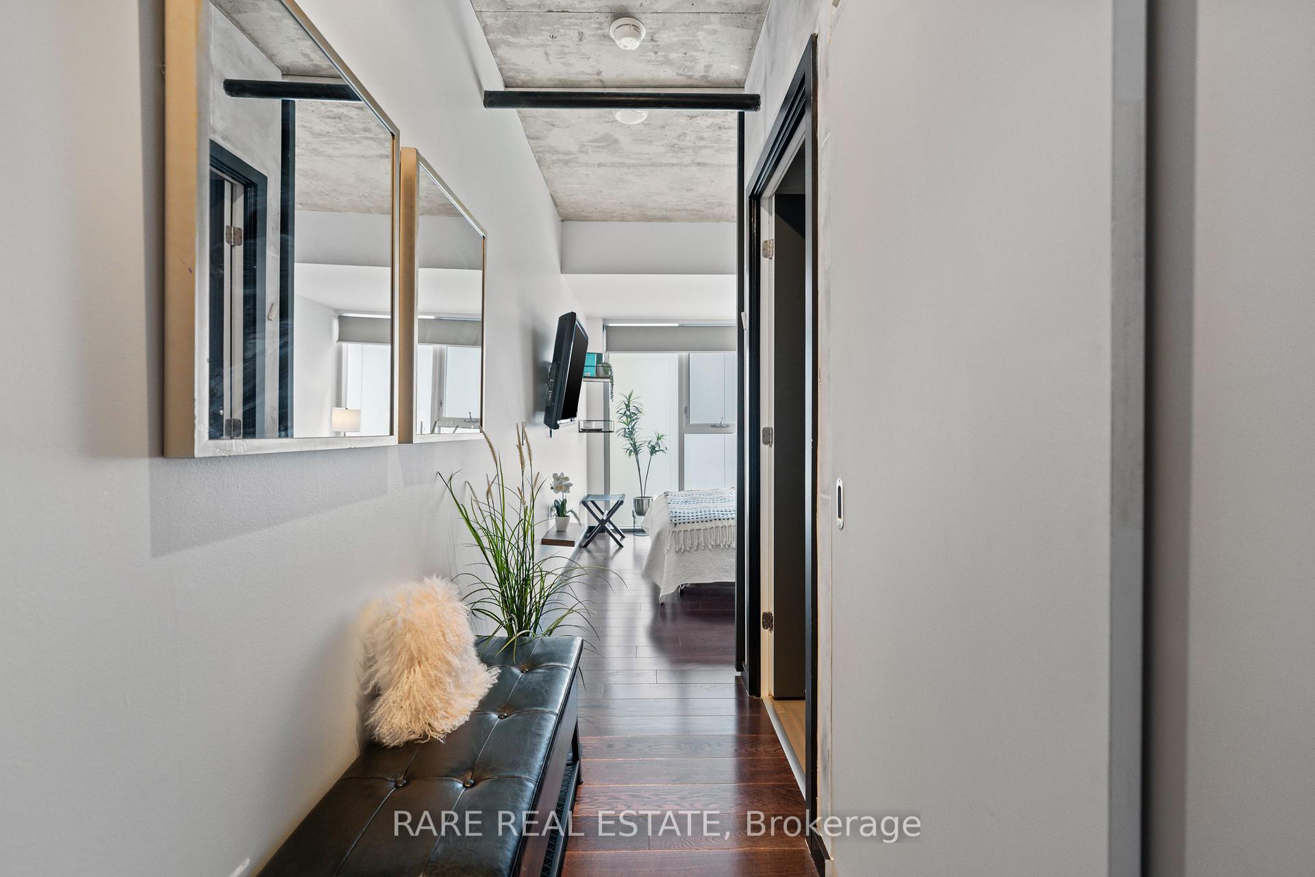 2 Bedrooms Condo at 32 Trolley, Toronto For sale