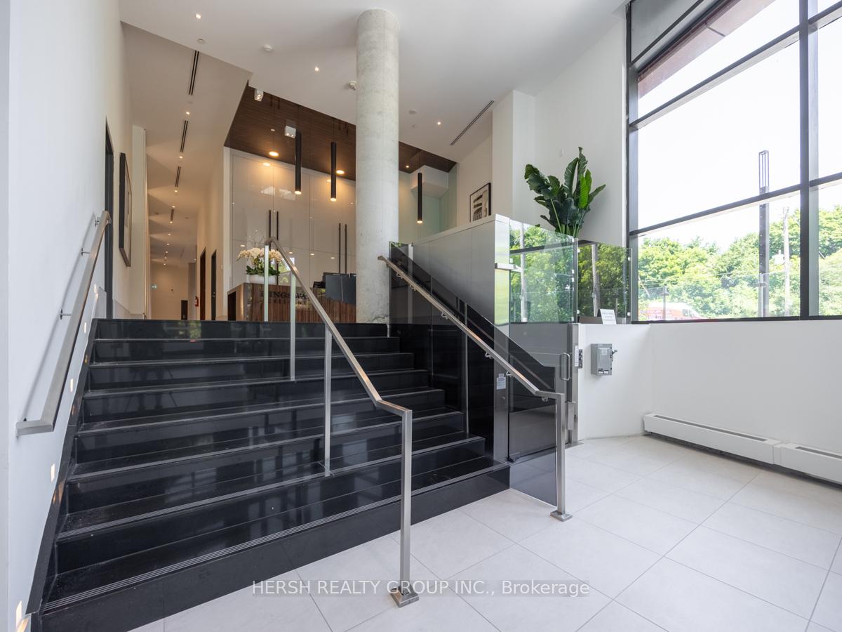 2 Bedrooms Condo at 160 Kingsway,  Toronto For sale